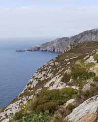 View of South Stack, on the NW tip of Anglesey, looking NE. Click to see photo of the lighthouse with mv Balmoral passing on a 'round-the-island' trip. 