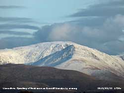 Fresh light snowfall on the Carnedd Llewelyn in the afternoon.